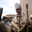 El bisbe de Girona, saludant els fidels després de la cerimònia.