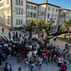 Veïns de Seròs van ‘estrenar’ ahir la renovada plaça.