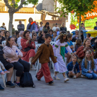 Desfilada infantil amb ‘models’ medievals, ahir a la Festa de Sant Jordi i el Drac de Puigverd de Lleida.