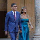 Sánchez, amb la seua dona, Begoña Gómez, arribant a un acte a finals de l’any passat.