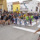 Escolars van fer les delícies del públic amb una performance itinerant.