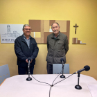 Davant la restauració de l’altar de la Mare de Déu de Montserrat