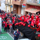 Els jugadors i tècnics van fer la rua en un remolc acompanyats per desenes de seguidors.