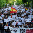 Milers de manifestants van arribar al Congrés per demanar a Sánchez que “no es rendeixi”.