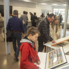 Exposició de les orles de totes les promocions que han passat per l’institut Ribera del Sió.