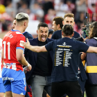 El tècnic del Girona Míchel mostra la seua eufòria al terme del partit.