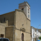 Església de Vallfogona, que té el campanar de planta quadrada.