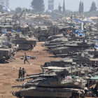 Concentració de blindats i tropes israelianes en la seua ofensiva al sud de Gaza.