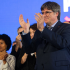 Puigdemont celebrant el resultat electoral del seu partit en un acte a Argelers.