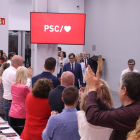 Illa va ser rebut amb aplaudiments a l’arribar a la reunió de la comissió executiva del PSC.