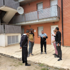 Alguns dels veïns afectats, ahir dimarts després de conèixer la resolució del jutjat número 5 de Lleida.