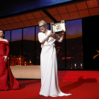 Meryl Streep va recollir la Palma d’Or de mans de Juliette Binoche.