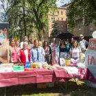 Fotografia de família ahir, als jardins de l’Arnau de Vilanova de Lleida, durant la jornada.