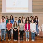 Les participants i el jurat del concurs ‘Presenta la teva tesi en 4 minuts’.