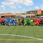 Foto de família dels participants en la jornada solidària ‘Passa-la!’, organitzada pel jove creador de contingut Issam Charach.