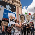 Manifestants a Madrid contra la visita de Milei i l’acte de Vox.