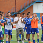 Els jugadors del Mollerussa agraeixen el suport de l’afició en l’últim partit de la temporada.