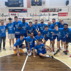 Els jugadors del Pujol CB Mollerussa, en les celebracions per l’ascens de categoria.