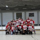 Els jugadors del Bell-lloc, amb la samarreta commemorativa de l’ascens a Nacional.