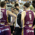 Gerard Encuentra dona instruccions als seus jugadors a Alacant.