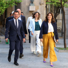 El president en funcions, Pere Aragonès, ahir amb diversos consellers, arribant al Consell Executiu.