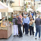 Les parades de productes artesans, roba i artesania es van distribuir pel carrer Major del poble.