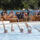 Un grup de nadadores durant la competició a la piscina del Club Natació Lleida.