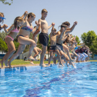 Capbussó solidari de l’any passat a les piscines de Gimenells.