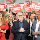 El líder del Partit Laborista, Keir Starmer, amb el primer ministre de Gal·les, Vaughan Gething (dreta).