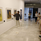 Visita guiada 'familiar' a la mostra a Lleida de cartells de Roig Nadal