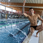 Ferran Julià, a la piscina del Club Natació Cervera, on va aprendre a nadar i va començar la seua carrera esportiva.