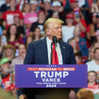 Trump va lluir a Michigan un embenat més discret que el que va portar a la convenció republicana.