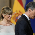 Pedro Sánchez, amb la seua dona, Begoña Gómez, arribant a un acte públic el mes de juny passat.