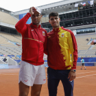 Rafa Nadal i Carlos Alcaraz ahir a les pistes de Roland Garros.