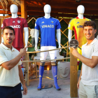 Mario Domingo i Campins, davant de les noves samarretes presentades ahir pel club a Biloba.