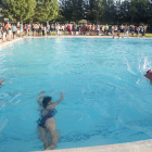 Els participants van haver de nadar 100 metres, pedalar 9 quilòmetres i córrer-ne uns altres 2,5.