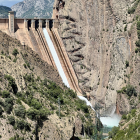 El salt d’aigua de la presa d’Escales.