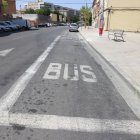 Una parada d’autobús sense marquesines. - MAGDALENA ALTISENT