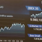 Pantalla de la Borsa de Barcelona on s'hi mostra l'evolució de l'Ibex 35, entre altres