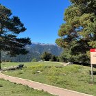 Zona recreativa de l'itinerari fins al Mirador del Cap del Ras, a Bellver de Cerdanya i dins el Parc Natural del Cadí-Moixeró.