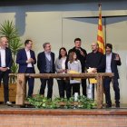El Mag Lari, juntament amb les autoritats i els guanyadors del concurs de pastissos de formatge. - J.GÓMEZ