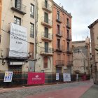 Habitatges del carrer Cavallers de Lleida que s'han d'enderrocar.