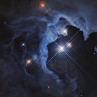 Esta imagen del telescopio espacial Hubble capta un sistema de tres estrellas que puede albergar planetas potencialmente habitables. Nuestro vecino estelar más cercano, el sistema Alpha Centauri, incluye tres estrellas.