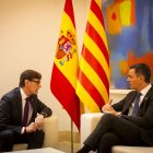 El president del govern espanyol, Pedro Sánchez, i el president de la Generalitat de Catalunya, Salvador Illa, aquest divendres al palau de la Moncloa.