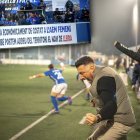 L'entrenador de l'AEM, Ruben López, celebrant la victòria contra l'Espanyol