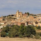 L’església de Santa Maria corona el turó a la falda del qual s’escampa Preixana.