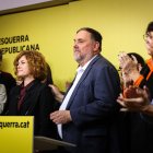 Junqueras amb Alemany i altres membres de la candidatura somrient després del seu triomf. - ACN