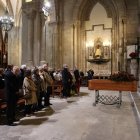 Un instante del funeral del artista leridano, Joaquim Ureña, esta tarde en la iglesia de Sant Joan.