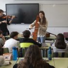 Uno de los talleres, que se ofrecen de música, canto y artes escénicas, impartido en los centros educativos participantes durante el curso