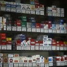 Sanidad quiere plantar cara a vapeadores desechables o con aromas y sabores y que tanto las cajetillas como el tabaco de liar se comercialicen con empaquetado uniforme.